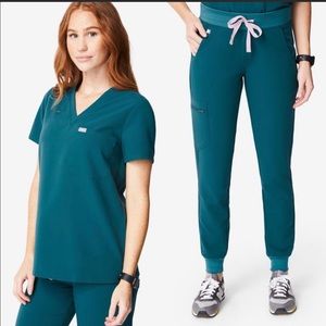 FIGS Caribbean Blue Scrub Set XL (joggers and top)